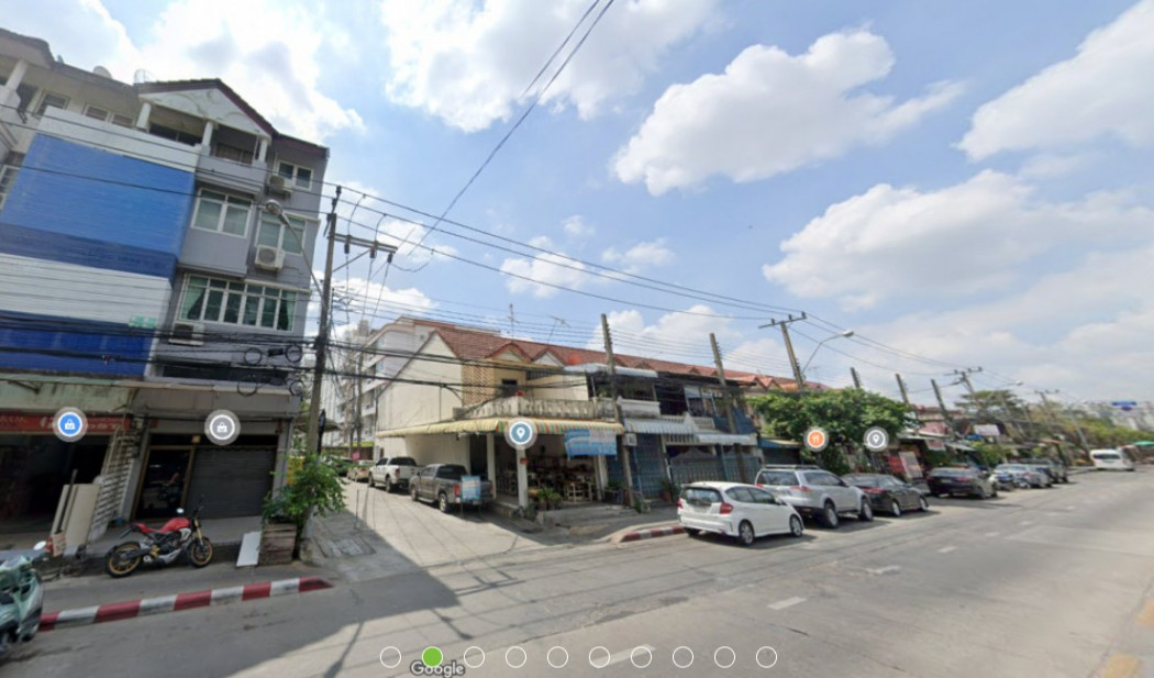 SaleHouse Urgent! 3-storey townhouse on Sukonthasawat Road, Lat Phrao, a million cheaper than the market price, Lat Phrao, near Chatuchak Park.