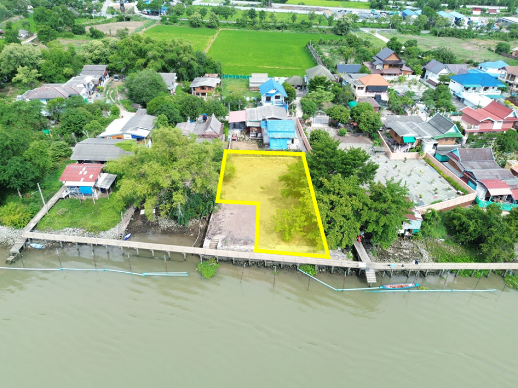 SaleLand Land for sale, along the Chao Phraya River, Ban Ngio, Sam Khok, 199 sq w, great atmosphere, ideal for building a house along the river