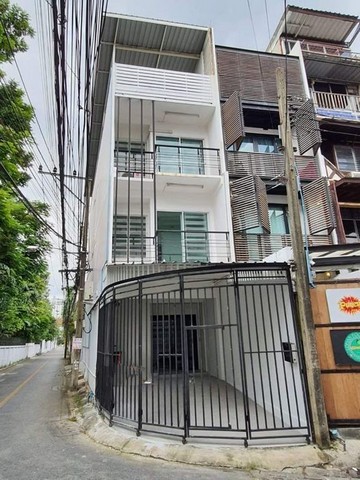 RentHouse ให้เช่าทาวน์โฮม 4 ชั้น หลังมุม สุขุมวิท 65 ใกล้BTS เอกมัย