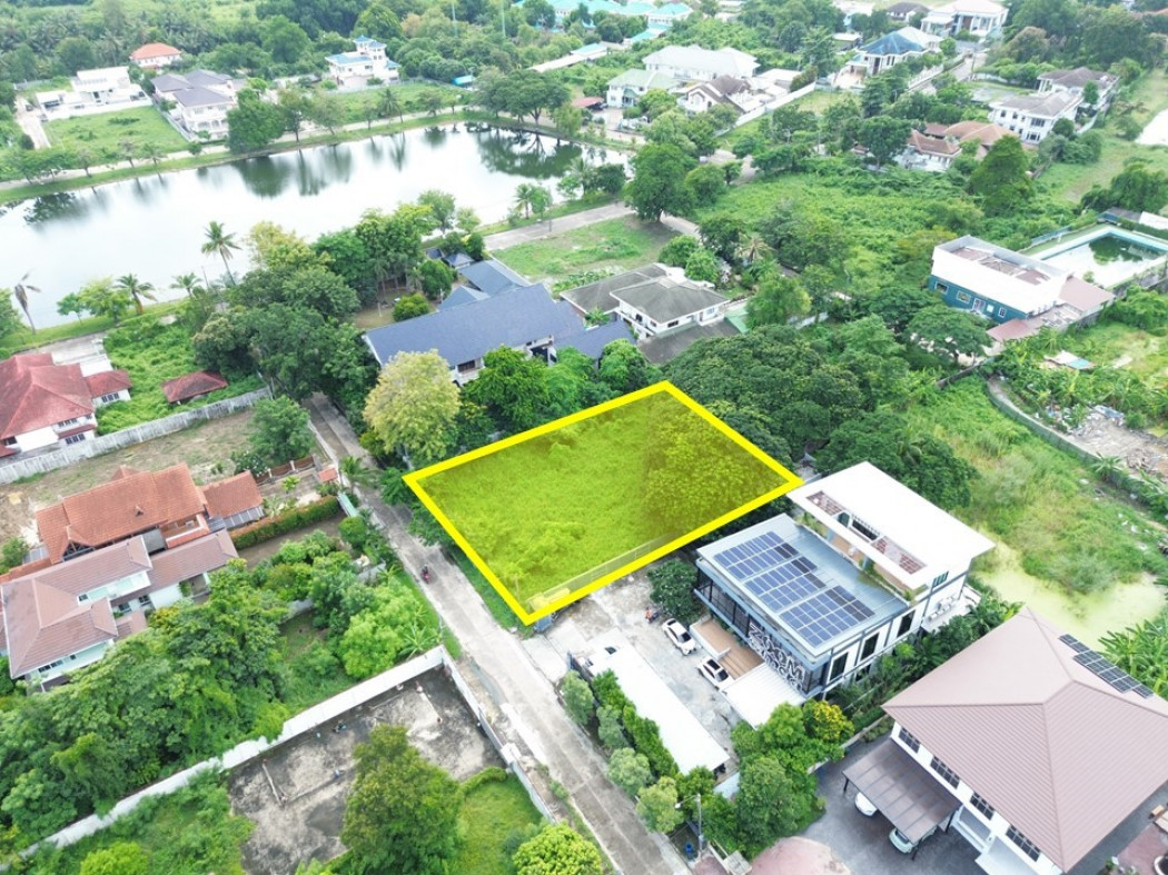 RentLand Beautiful rectangular land for rent, Soi Petchkasem 64, area 310 sq m, suitable for building a house, making an office, near the water