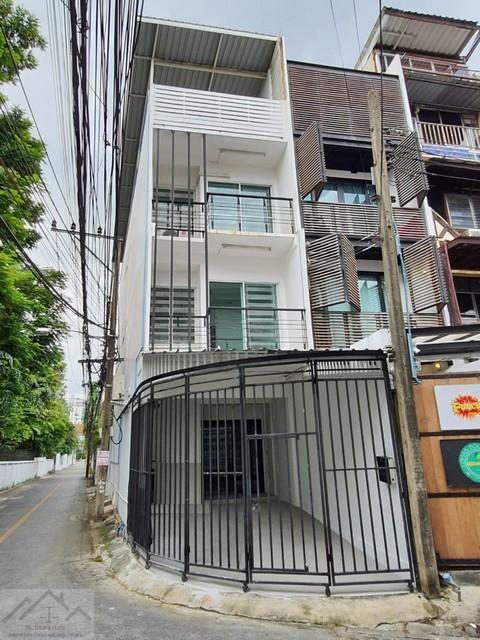 RentHouse ให้เช่าทาวน์โฮม 4 ชั้น สุขุมวิท 65 ขนาด 168 ตรม.ใกล้ BTS เอกมัย