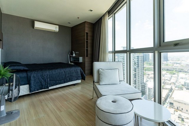 เช่าคอนโดมิเนียม Sky Walk 27th floor clean