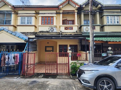 SaleHouse ทาวน์เฮ้าส์ 2 ชั้น โครงการหมู่บ้านเพชรัตน์ ลำลูกกา 15  17.4 ตร.วา