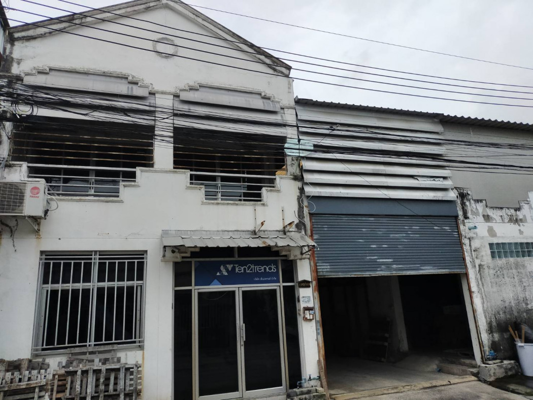 SaleHouse Urgent sale, Pengoville Village, Srinakarin Road, area 60 sq m, suitable for a company, warehouse