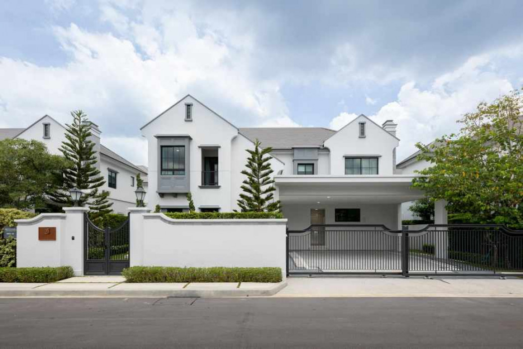 SaleHouse BH08 Luxury detached house project, Nantawan Village, New Krungthep Kreetha Road