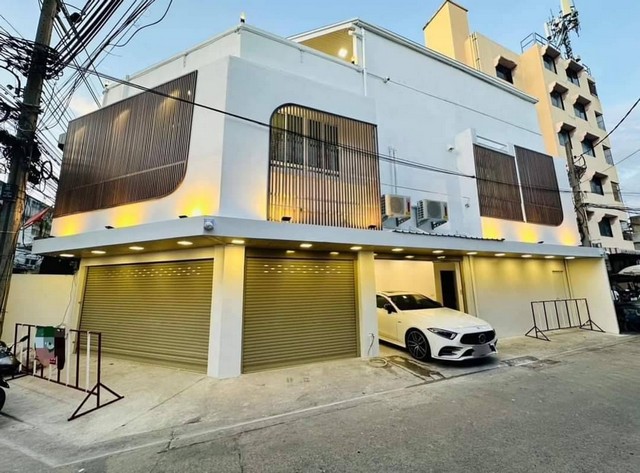 SaleHouse รหัสทรัพย์ R3184 ขาย บ้าน 3ชั้น หลังมุมแต่งสวยใจกลางเมือง ถนนสาทร