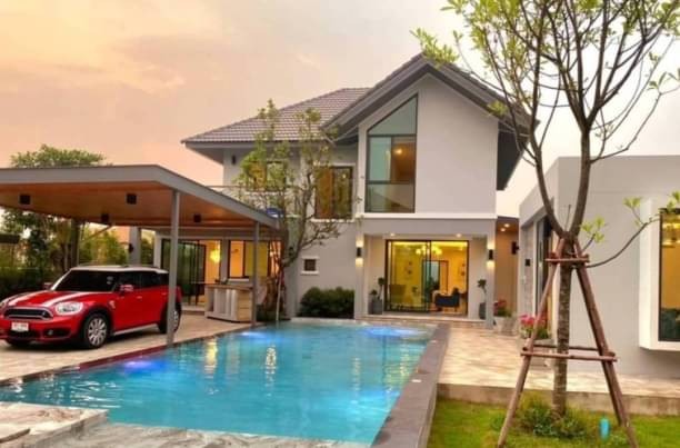 RentHouse พูลวิลล่าสวยให้เช่า 110,000 บาท สไตล์โมเดิร์น วิวภูเขาสวย เดินทาง