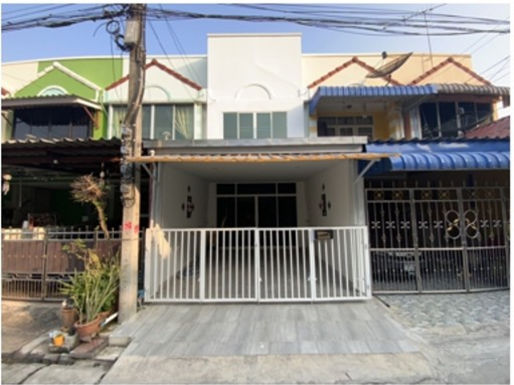 SaleHouse For sale: Townhome, Baan Ammarin Niwet 3, size 120 sq m, 16 sq wa, only 500 m from BTS Khu Khot station, for sale with tenant.