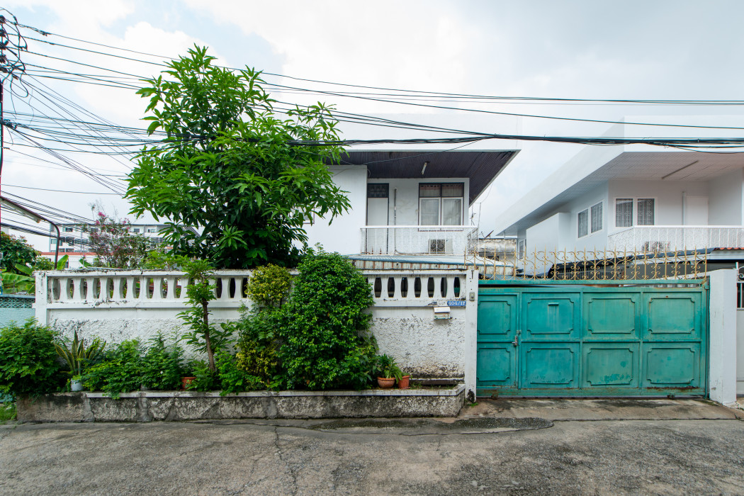 SaleHouse Single house for sale, Yoo Charoen, Ratchada, 210 sq m, 47 sq wa, 3 bedrooms, 2 bathrooms, near Central Rama 9