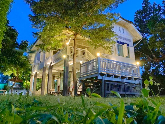 RentHouse อู่ทอง อยุธยา บ้านไทยไม้สักทองเดี่ยวริมน้ำ 130 ตร.วา 5นอน 7น้ำ 2ช