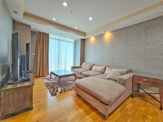 ขายคอนโดมิเนียม ขายคอนโด Urbana Sathorn 1 Bed ชั้นสูง ห้องมุม ติดถ.สาทร 65 ตร.ม. 