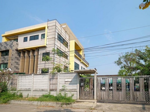  บ้านเดี่ยวสไตล์โมเดิร์น 5 ชั้น ซอยเปียร์นนท์ 4 คูคต ลำลูกกา ปทุม