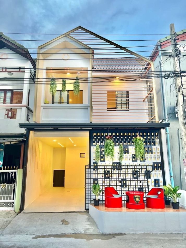 ขายบ้าน ขาย ทาวน์โฮม หมู่บ้านอมรพันธ์ 90 ตรม. 17.4 ตร.วา บ้านสวยทำเลดี Renovate เรียบร้อยพร้อมยื่นBank