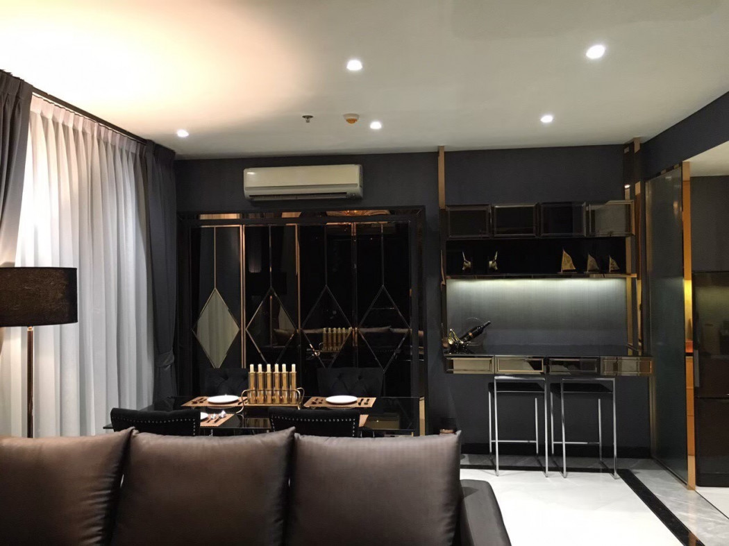 ขายคอนโดมิเนียม ขายด่วน: 1 ห้องนอน Duplex ที่ Villa Asoke ห้องใหญ่ ตกแต่งหรู ใจกลางกรุงเทพฯ