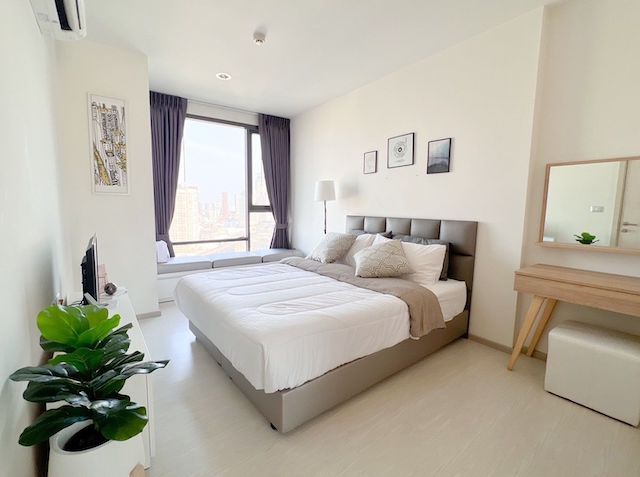 ขายคอนโดมิเนียม Rhythm 42 spacious 18th floor