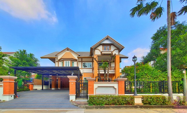 ขายบ้านหรู 2 ชั้น ม. Q House Avenue พระราม5 รีโนเวทใหม่ทั้งหลัง