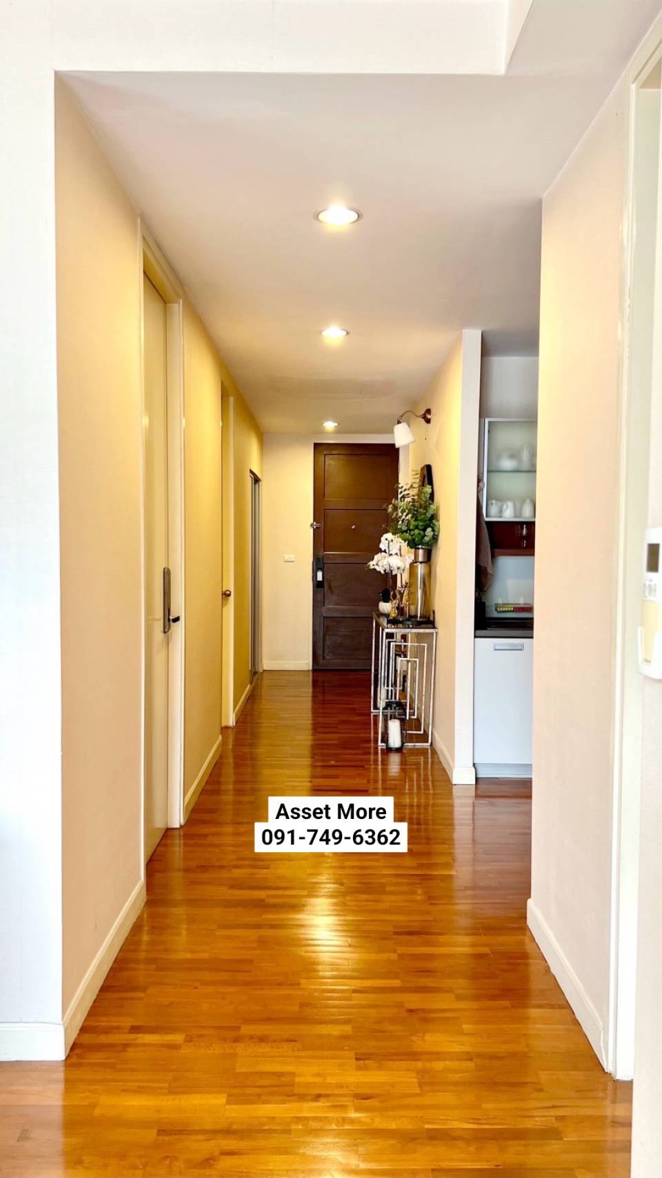 ขายคอนโดมิเนียม Corner room !! Large condo, 2 bedrooms, 2 bathrooms 130 SQM