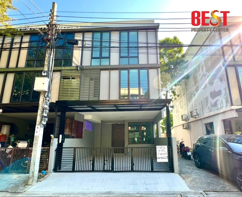 ขาย ทาวน์โฮม 3 ชั้น หลังมุม อารียา ทูบี เกษตร-นวมินทร์ ซอยลาดปลาเค้า รีโนเวทแล้ว