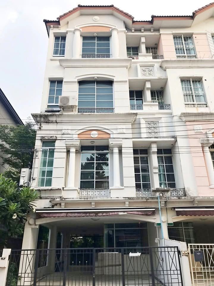 B943 ให้เช่าทาวน์โฮม โครงการ บ้านกลางเมืองพระรามเก้า-ลาดพร้าว  ติดถนนเลียบทางด่วนเอกมัย-รามอินทรา