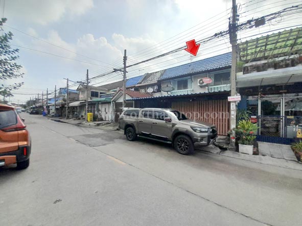 ทาวน์เฮ้าส์ หมู่บ้านลานทอง ติวานนท์-ปากเกร็ด นนทบุรี