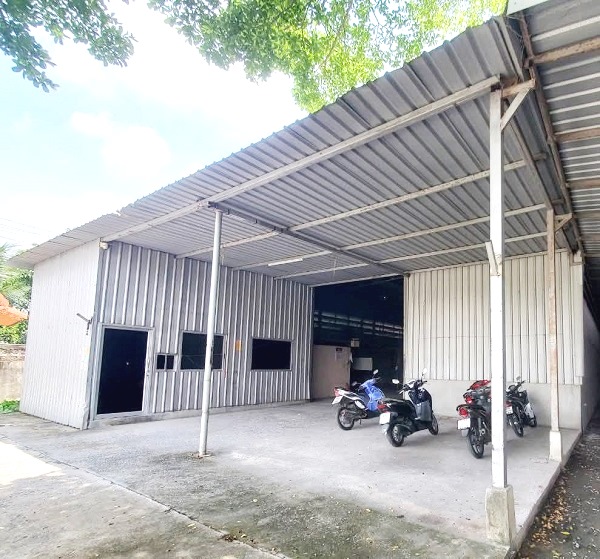 โกดัง อาคารพาณิชย์ขนาด 496 ตรม ให้เช่า พร้อมสำนักงาน  ซอยกรุงเทพกรีฑา30 ใกล้  AIRPORT LINK ทับช้างคู