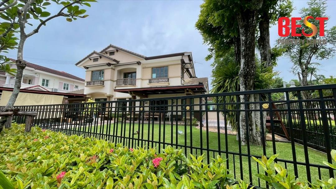 บ้านเดี่ยวหลังใหญ่ โครงการมัณฑนา วัชรพล–รามอินทรา 1 อยู่ต้นโครงการ ใกล้สวนส่วนกลาง