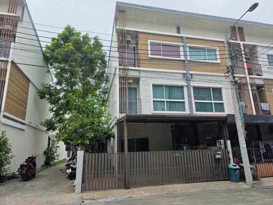 ให้เช่าทาวน์เฮ้าส์ 3 ชั้น โครงการวิลเลตซิตี้ ซอยพัฒนาการ32