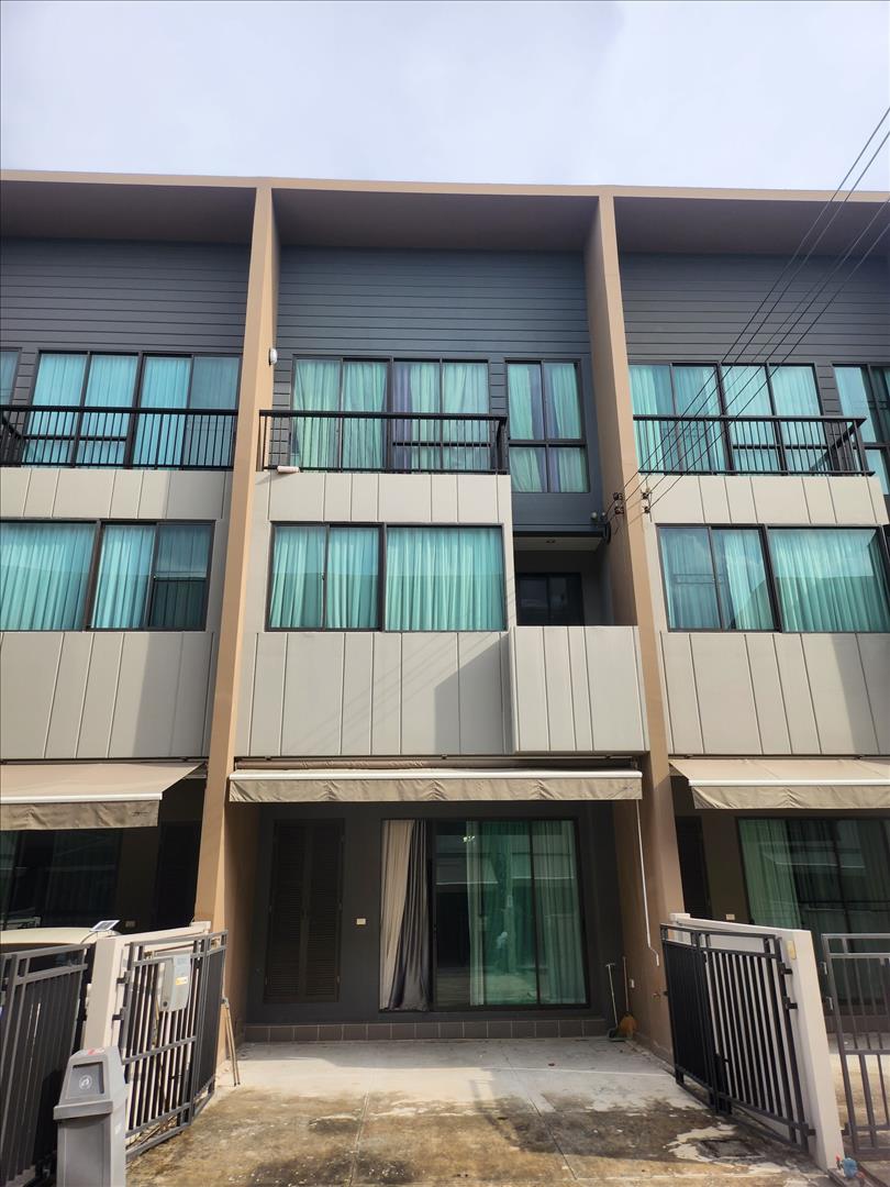 ให้เช่า ทาวน์โฮม 3 ชั้น บ้าน กลางเมือง ลาดพร้าว-เสรีไทย 52