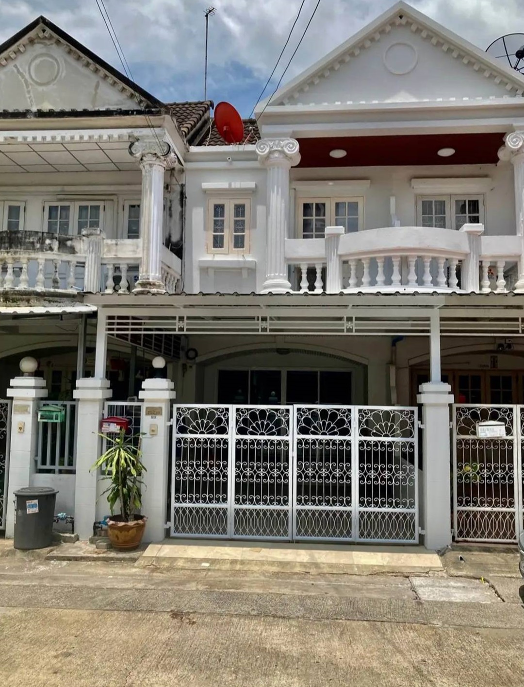 T 1433 ให้เช่า ทาวน์เฮ้าส์ 2 ชั้น รีโนเวทใหม่ ซ.บางนา ตราด 56 บ้านสวย เฟอร์นิเจอร์ครบ พร้อมอยู่ 