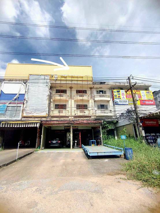 อาคารพาณิชย์ 2 คูหา  3.5 ชั้น  มีดาดฟ้า  อุดรธานี ติดถนนมิตรภาพ