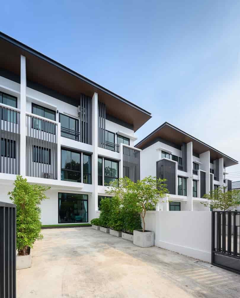 ทาวน์โฮม 3 ชั้น สไตล์โมเดิร์น – ซอยสตรีวิท 29
