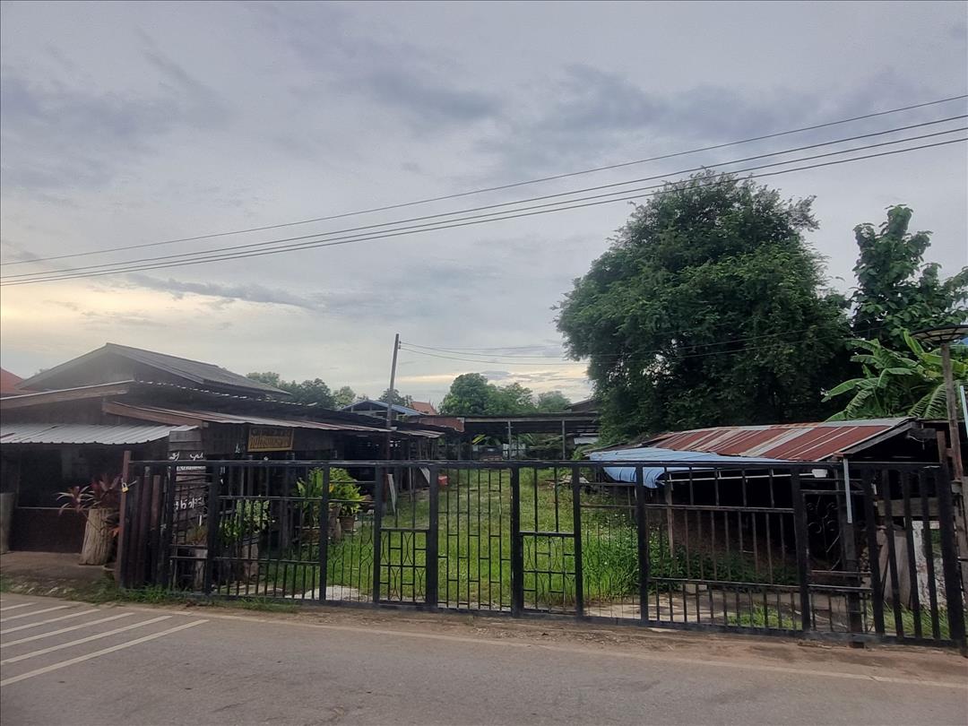 ขายที่ดินพร้อมบ้าน