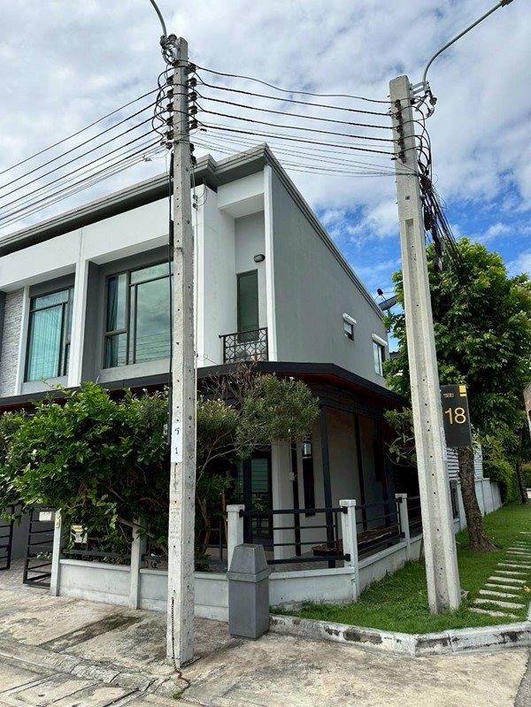 เช่าบ้าน บ้านหัวมุม วิวสวน ให้เช่า โครงการ Pleno สุขสวัสดิ์-ประชาอุทิศ 60 เฟอร์นิเจอร์ครบ เข้าอยู่ได้ทันที 