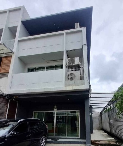  ให้เช่า โฮมออฟฟิศ3 ชั้นรัชดาภิเษกใกล้ MRT รัชดา ใช้สอย  250 ตรม 6 ห้อง4 ห้องน้ำ6  แอร์ 2  ที่จอดรถ 