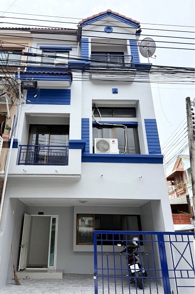 ให้เช่าทาวน์โฮม 3 ชั้น รัชดา - เหม่งจ๋าย ใช้สอย 300 ตรม  3 ห้องนอน3 ห้องน้ำ 4  แอร์ ใกล้แยกเหม่งจ๋าย