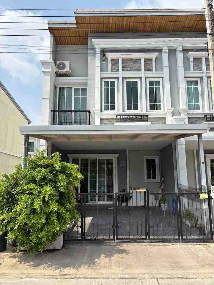 1  B1012 ให้เช่าทาวน์โฮมหลังมุม โกลเด้นทาวน์ 3 บางนา–สวนหลวง ติดถนนเลียบมอเตอร์เวย์ ใกล้ Mega Bangna