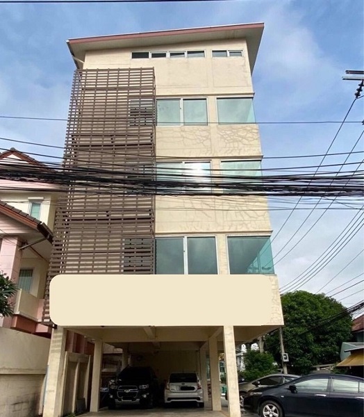 ให้เช่าอาคารสำนักงาน5 ชั้นรัชดาภิเษก-แยกประชานุกูล ขนาด280ตรม5ห้องทำงาน 5 ห้องน้ำที่จอดรถหลายคัน
