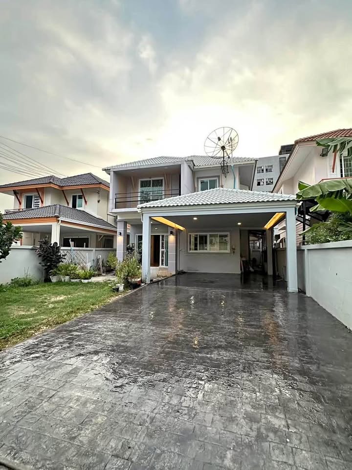 บ้านเช่า ลาดพร้าว41 บ้านเดี่ยว 2 ชั้น จอดรถในบ้านได้ 4 คัน หมู่บ้านอุ่นรัก ลาดพร้าว 41 เนื้อที่ 55 ต