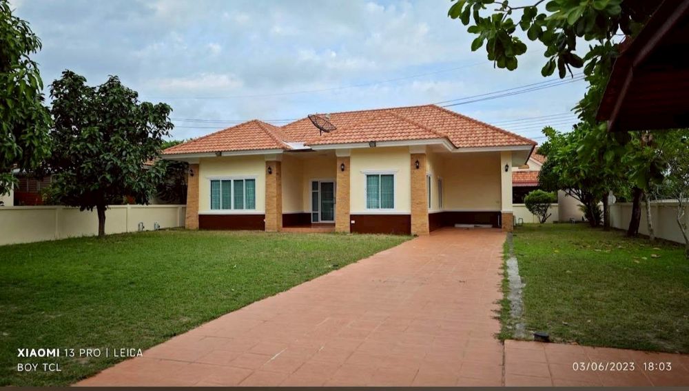 บ้านเดี่ยว หมู่บ้านสายลมเย็น 162 ตร.ว. ทำเลใจกลางเมืองระยอง