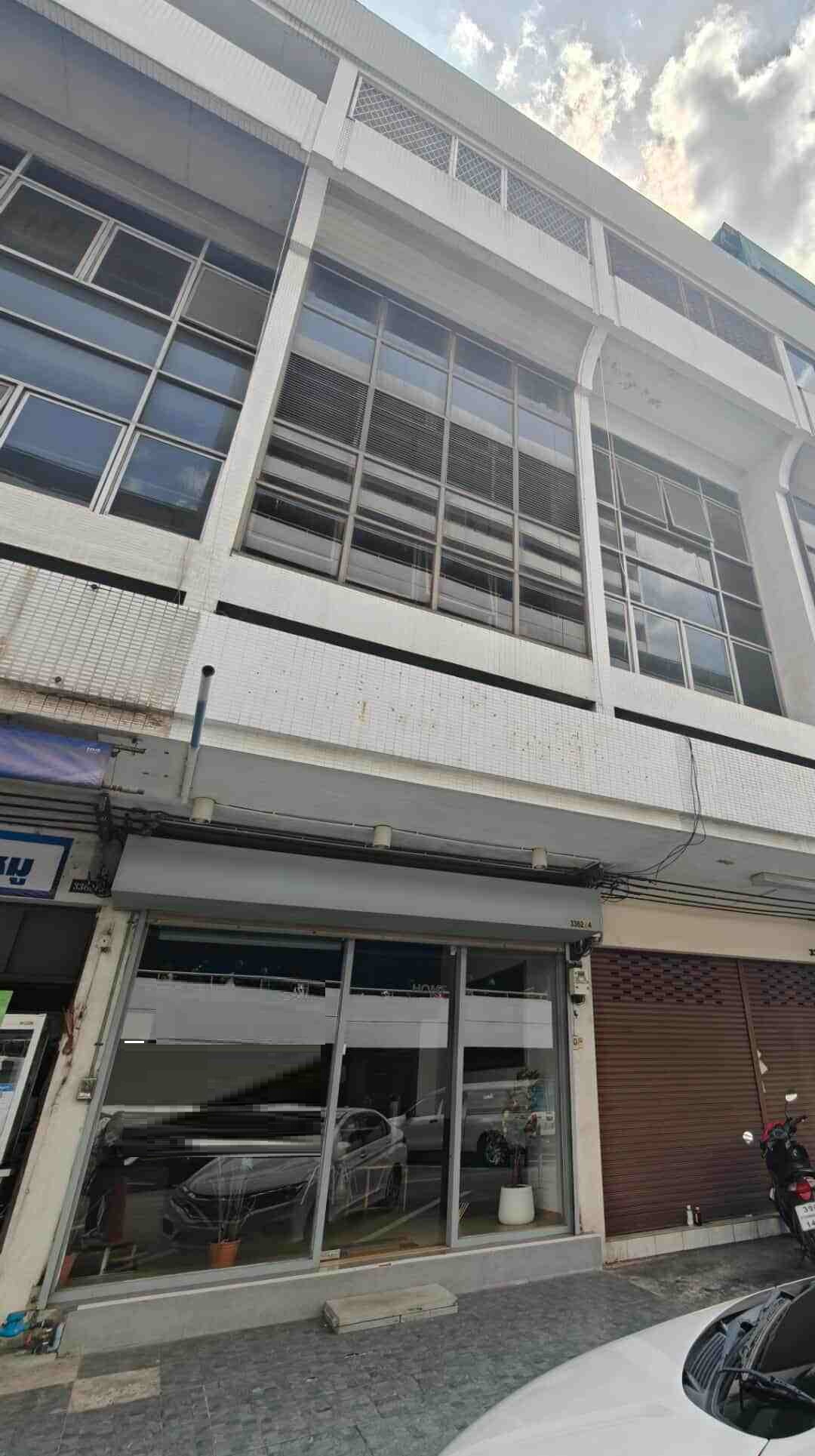 1 B1018 ให้เช่าอาคารพาณิชย์ 3.5 ชั้น + ดาดฟ้า ถนนพระราม4 ใกล้BSTทองหล่อ 3ก .ม 