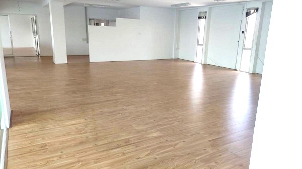 ให้เช่าอาคารสำนักงานติดถนนใหญ่ใกล้เมเจอร์รัชโยธิน พื้นที่230ตรม มี7ห้อง ห้องน้ำแยกชาย หญิง ติดริมถนน