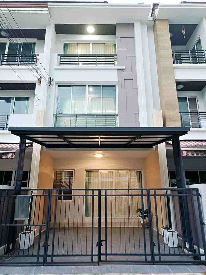 B1021 ให้เช่าทาวน์โฮม 3ชั้น  บ้านกลางเมือง เอสเซ้นส์ อ่อนนุช-วงแหวน  ซอยลาดกระบัง1ก/16