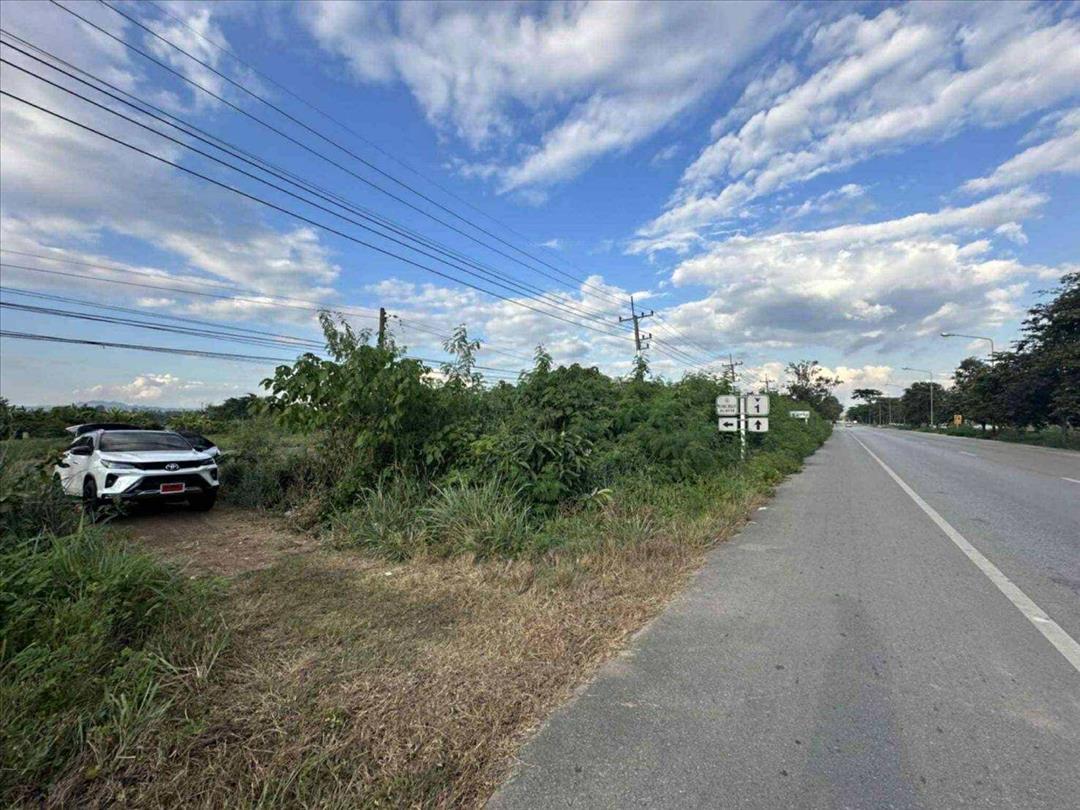 ที่ดินต่ำกว่าประเมิน ติดถนนซุปเปอร์ ใกล้สนามบินลำปาง