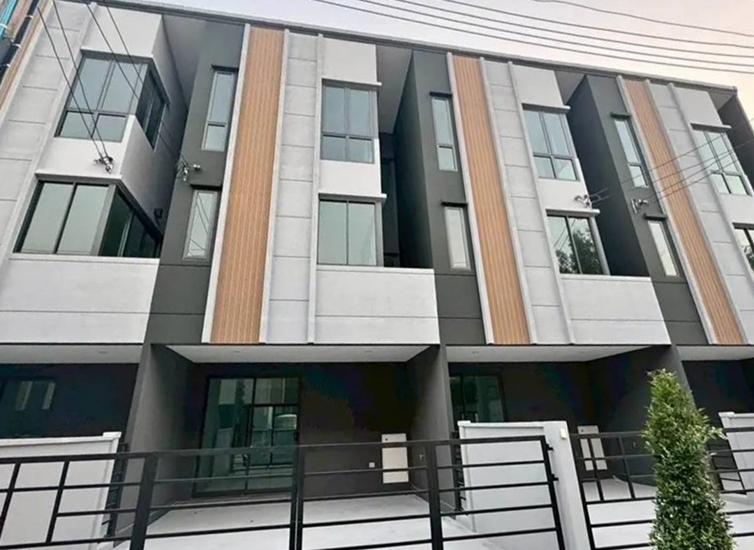 ทาวน์โฮม 3 ชั้น ม.Pleno Tiwanon-Chaengwattana 2 บ้านสวย เฟอร์นิเจอร์ครบ ราคา 22,000 บาท