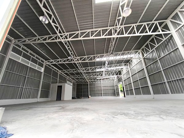 ให้เช่าโกดังใกล้แอร์พอร์ตลิ้งทับช้างเนื้อที่รวม 700 ตรมมีห้องน้ำ จอดรถ 5-10
