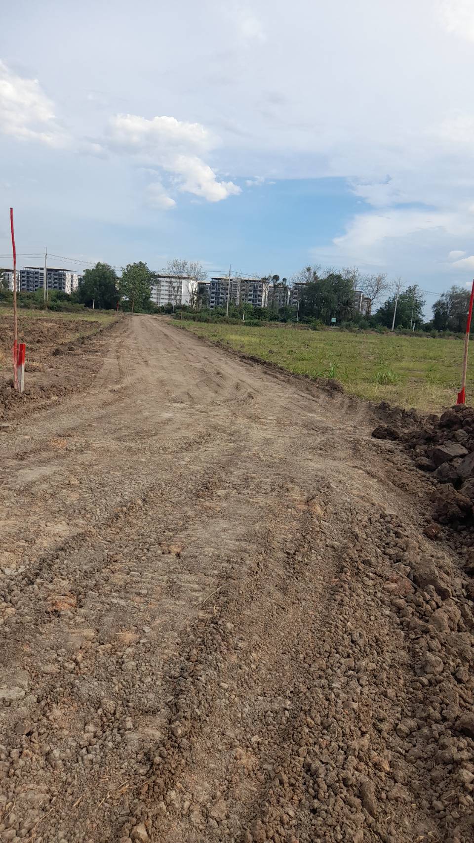 ขายที่ดินสวยมาก กำแพงแสน แบ่งขายได้ โฉนดพร้อมโอน 200 ตรว แบ่งขายได้