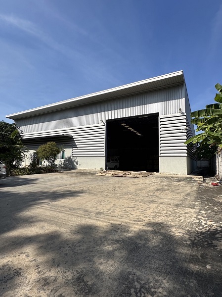  ให้เช่าและขายโกดังStand Alone กรุงเทพกรีฑาซอย 37 เนื้อที่ใช้สอยโกดัง 810 ตรม มีรั้วกำแพงล้อมรอบ ที่