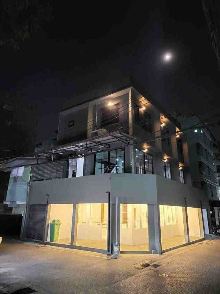 B1031 ให้เช่าอาคารสไตล์ลอฟท์ 3ชั้น ย่านห้วยขวาง ซอยประชาสงเคราะห์27 