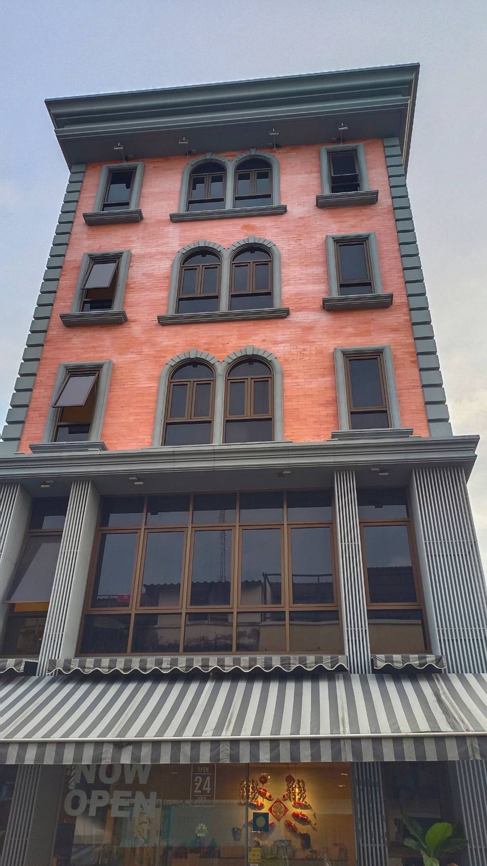 ขายโฮสเทล ย่านบางลำพู ใกล้ถนนข้าวสาร   กิจการยังดี  ใกล้ถนนข้าวสาร