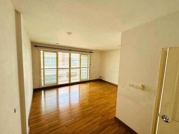 ให้เช่าทาวน์โฮม 3 ชั้น บ้านกลางเมือง Urbanion พระราม 9-ลาดพร้าว  7 นาทีจากเอกมัย พร้อมให้เช่าแล้ว เฟ